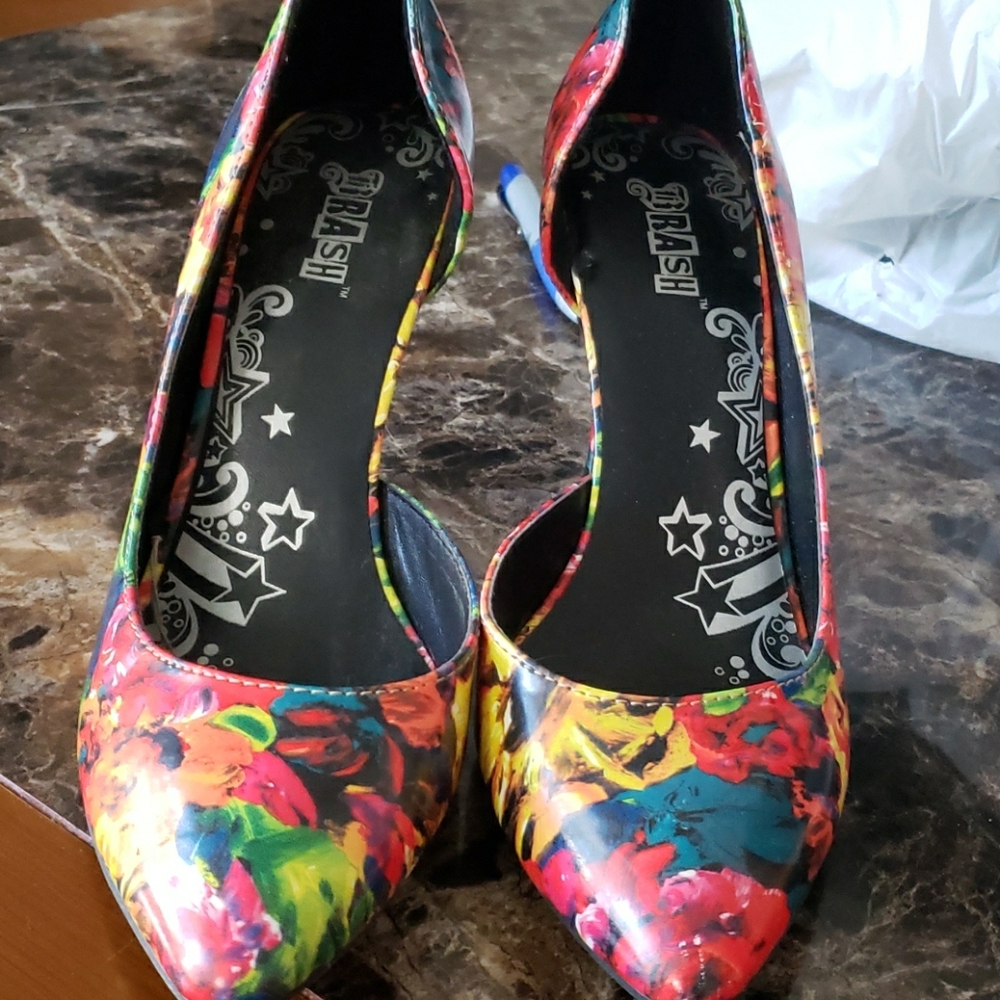 NWOT🌺🌺 Brash summertime Heels!